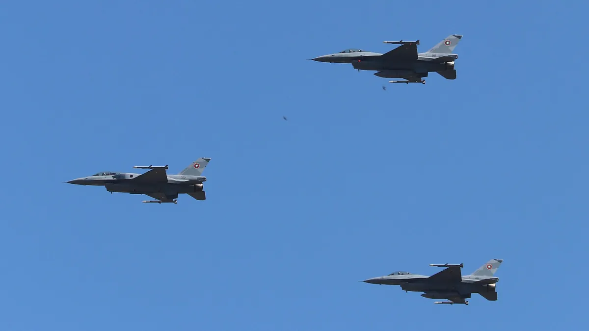 Изтребители F-16 на българските ВВС